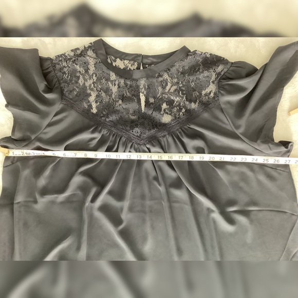 Like New Torrid 3X Georgette Lace Yoke Flutter Sleeve Top~Deep Black~Plus Blouse - Picture 13 of 14